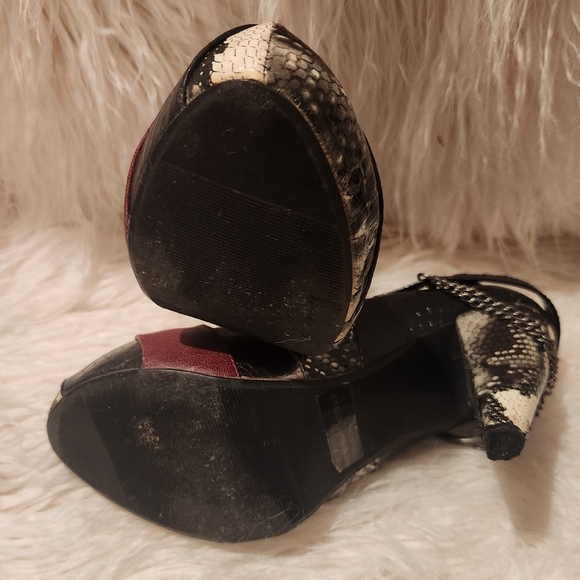 BKE Sole Quincy Red and Black Snake Skin Pumps 7 - Picture 3 of 7